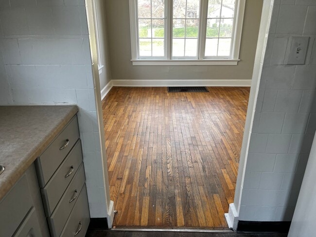 Building Photo - Don't Miss Out!