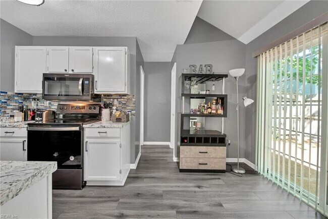 Building Photo - Beautiful 3-bed 2-bath Townhome