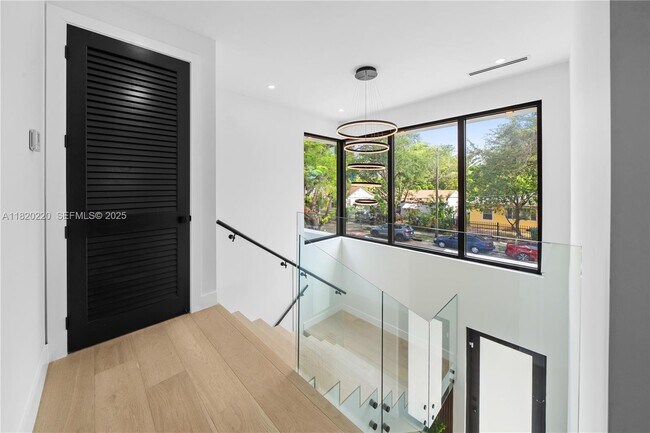 Building Photo - 550 NW 42nd St