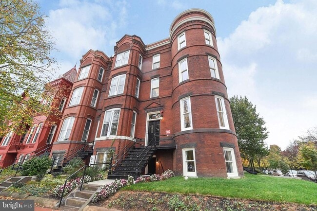 Building Photo - 501 Seward Square SE