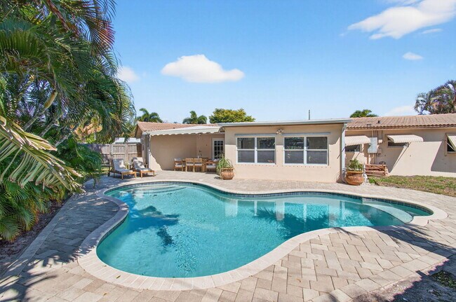 Building Photo - 301 SE 8th Ave