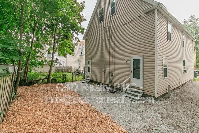 Building Photo - 3724 W 41st St