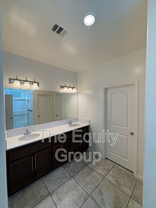 Building Photo - 3215 N Kent St