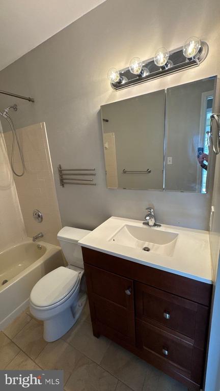 Building Photo - 5701 Rowanberry Dr