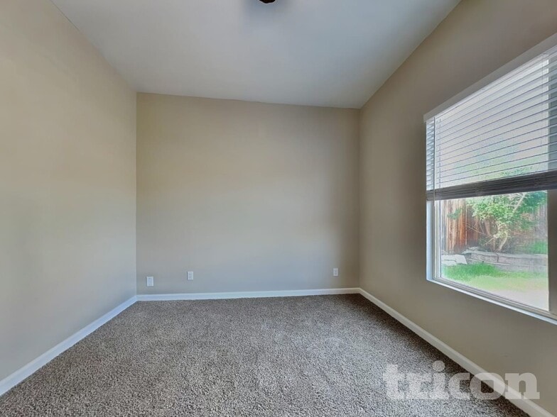 Building Photo - 9615 Stoney Creek Way