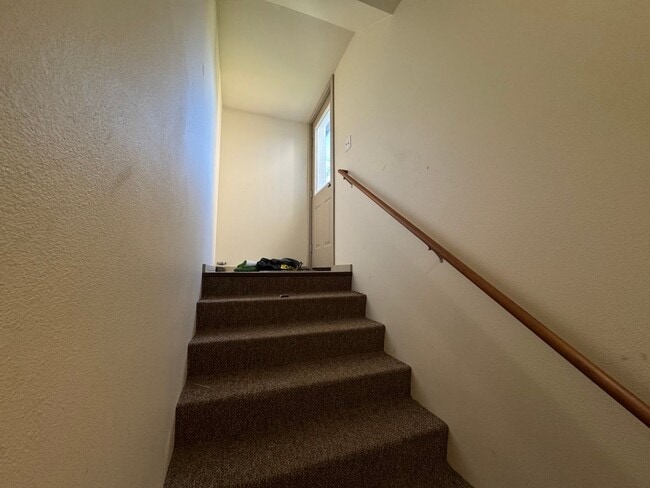 Building Photo - 7 Bed 2.5 Bath House - Near WWU