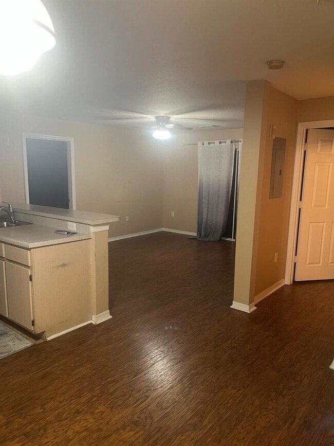 Building Photo - 5475 Vineland Rd