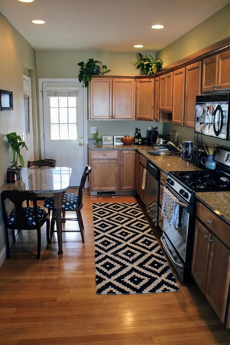 Building Photo - 33 Main St