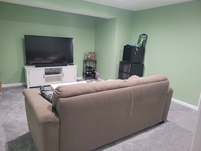 Building Photo - Gorgeous 4,000sqft  5-bed 3.5-bath Home near Chantilly Economic corridor