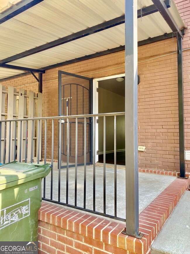 Building Photo - 493 King Arnold St