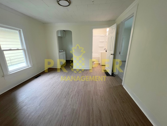 Building Photo - Recently renovated 2 bedrooms 1 bath