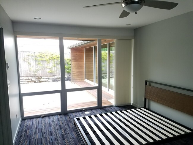 Building Photo - WINTER SPECIAL: Beautiful Hidden Gem Modern Custom Home in Great Salem Neighborhood!