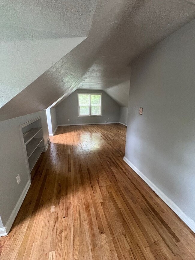 Building Photo - 19386 Yonka- 3 BEDS & 1.5 BATH FOR RENT!