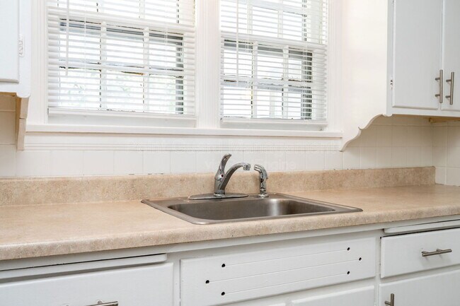 Building Photo - 4722 E Elm St