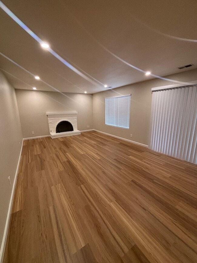 Building Photo - Updated 2 Bedroom 2 Bathroom Brush Creek Villa Condo with A/C
