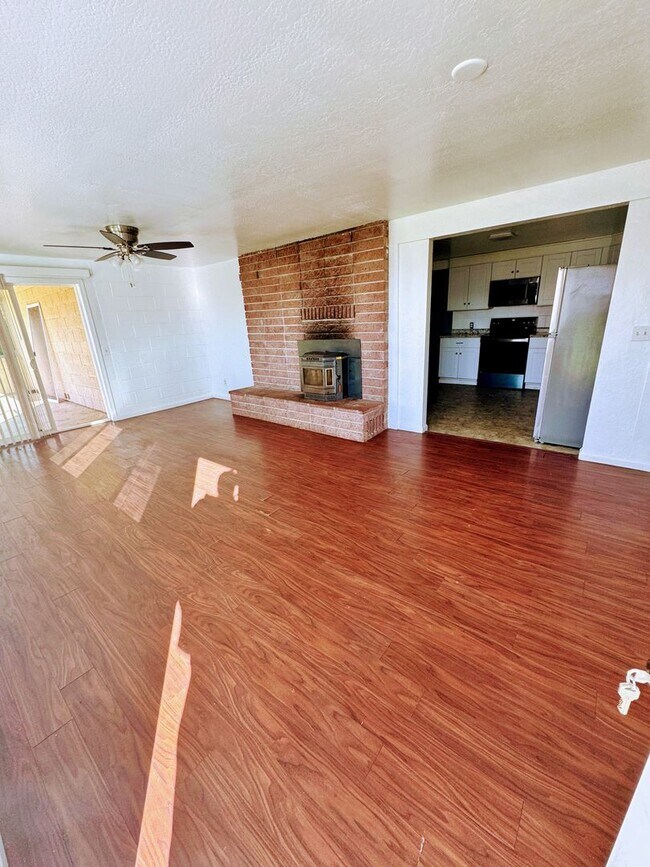 Building Photo - 3201 Springe St