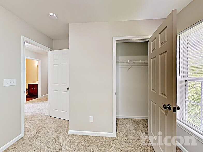 Building Photo - 8716 Rozumny Dr