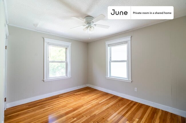 Building Photo - 61 Putnam Rd