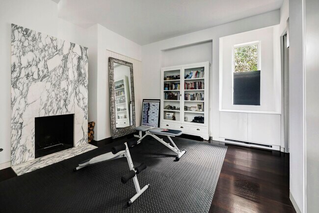 Building Photo - 2200 Harvard St