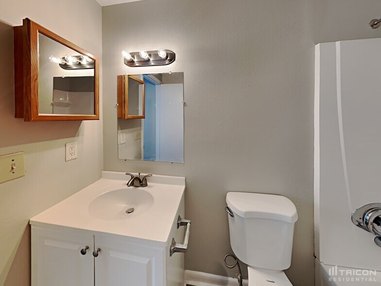 Building Photo - 13912 Henson Cir