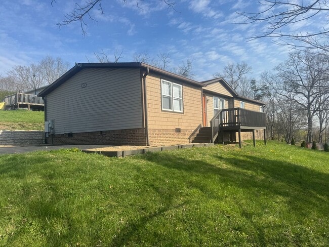 Building Photo - 3 Bedroom 2 Bathroom Home in Kingsport, TN