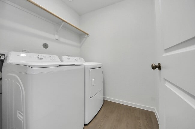 Building Photo - 2523 Night Emerald Dr