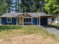 Building Photo - Tastefully Updated 3bd 1 bath home with la...
