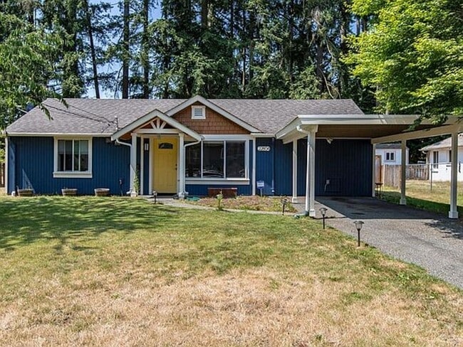 Primary Photo - Tastefully Updated 3bd 1 bath home with la...