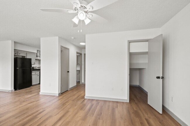 Building Photo - 1600 Hazelwood St