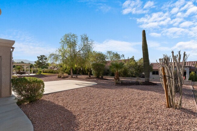 Building Photo - Gorgeous 2 Bed 2 Bath Single Story home in...