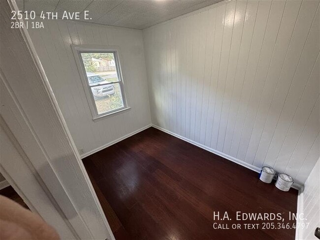 Building Photo - 2510 4th Ave E