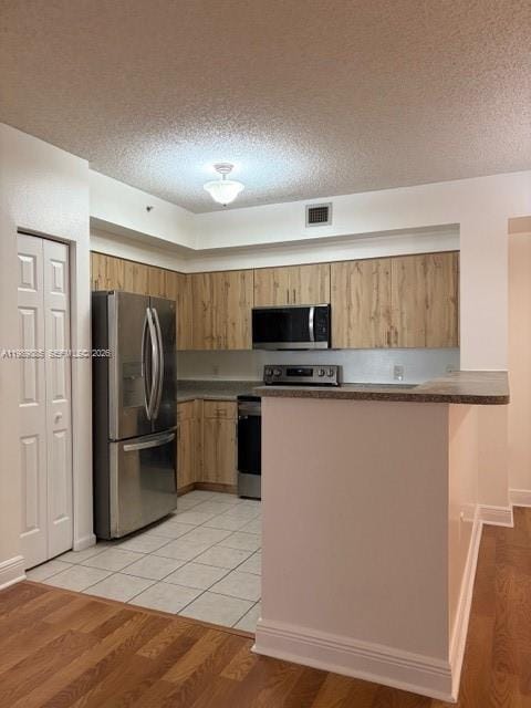 Building Photo - 8000 N Nob Hill Rd