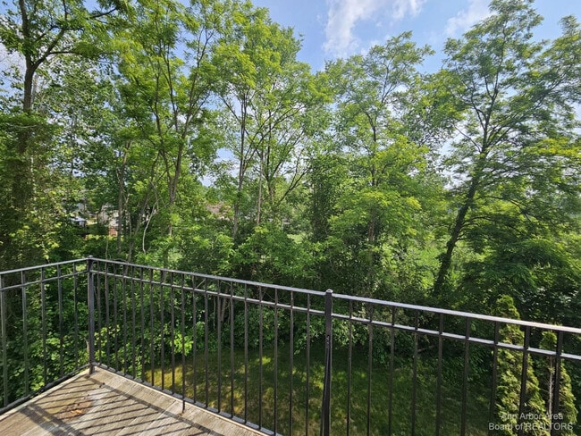 Building Photo - 1493 Silverbrook Ridge Dr