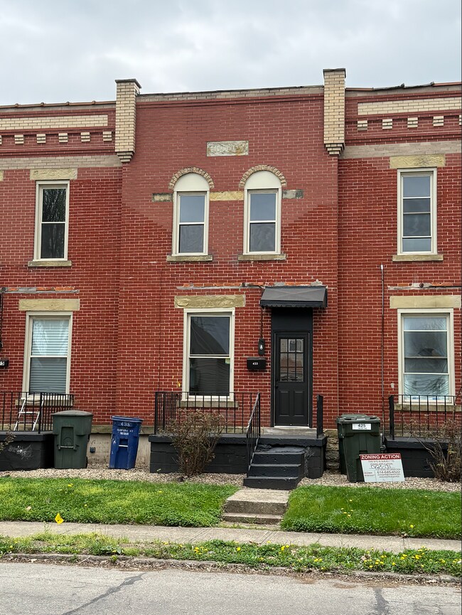 Building Photo - 433 Hanford St