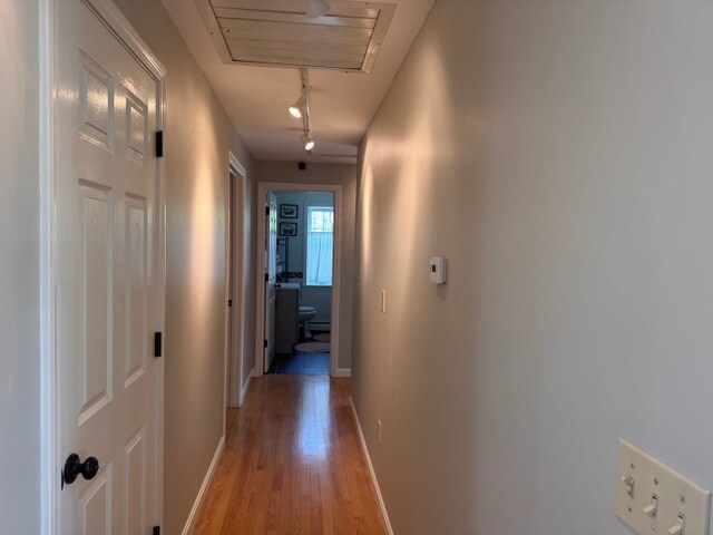 Building Photo - 10 Village Green Dr