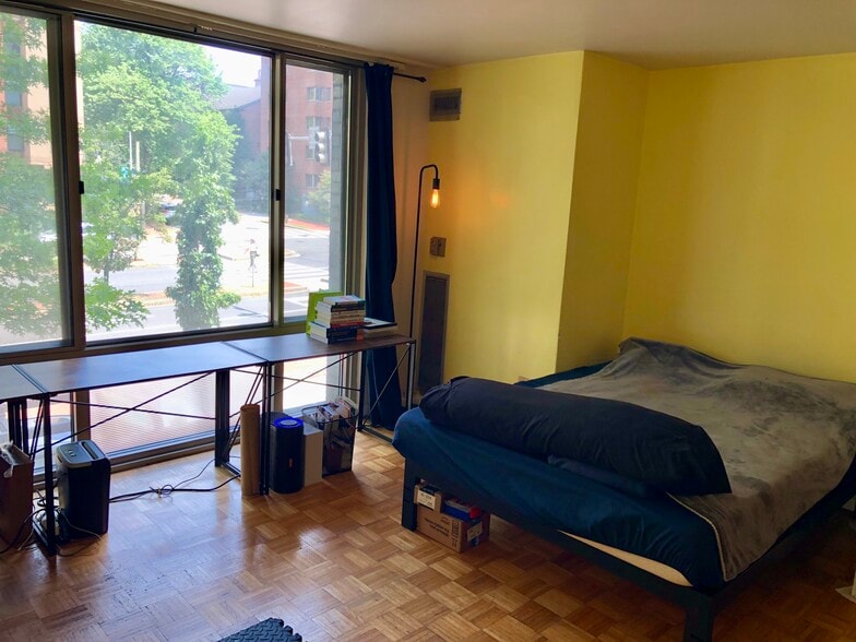 Living Room - 950 25th St NW