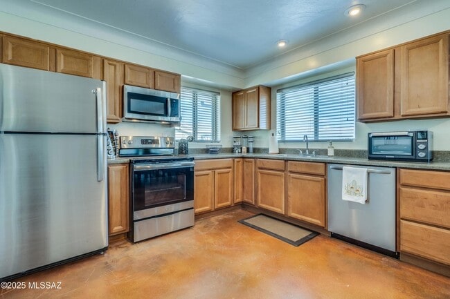 Building Photo - 40 N Bella Vista Dr