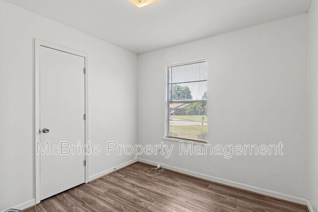 Building Photo - 3615 Goldfinch Dr