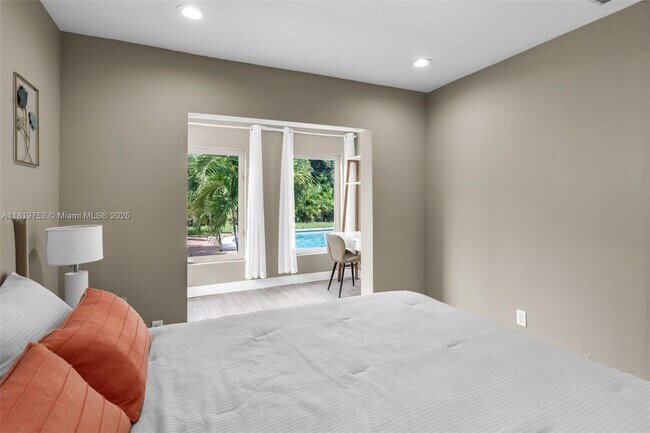 Building Photo - 1540 SE 23rd Ave