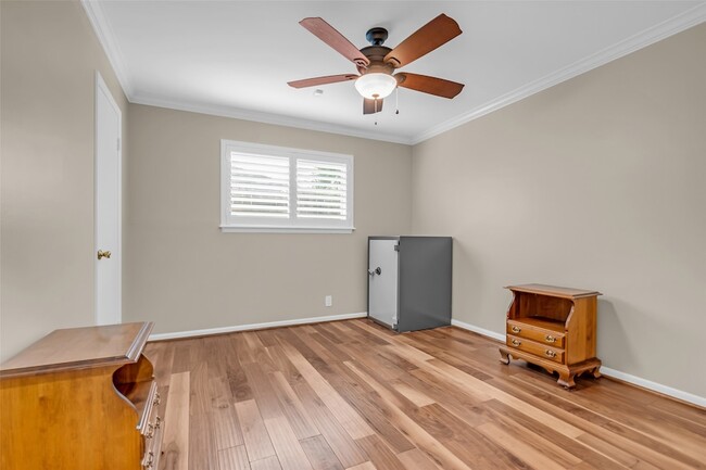 Building Photo - 10051 Meadow Lake Ln