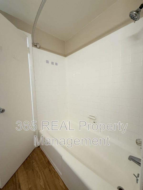 Building Photo - 1434 E 16th St