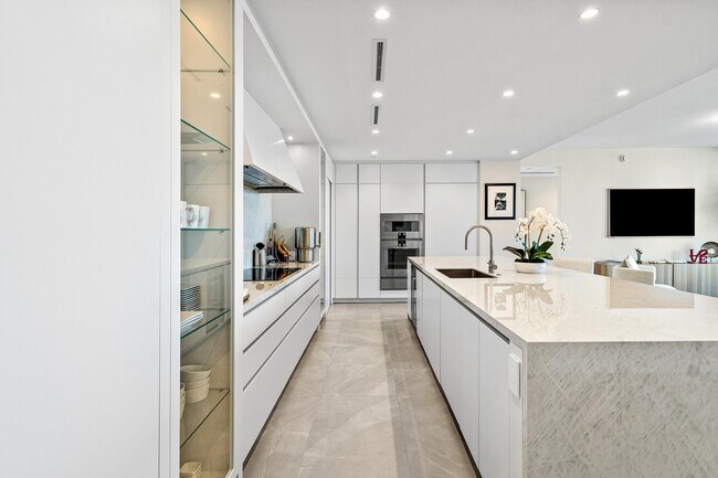 Building Photo - 220 SE Mizner Blvd