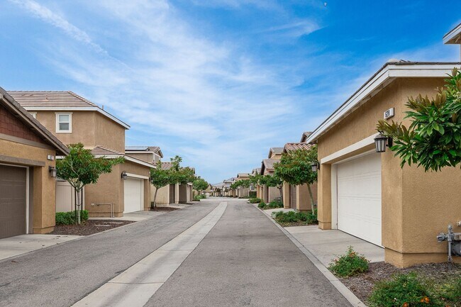 Building Photo - Beautifully Maintained 3 Bed, 2.5 Bath Home in Prime RiverPark Location