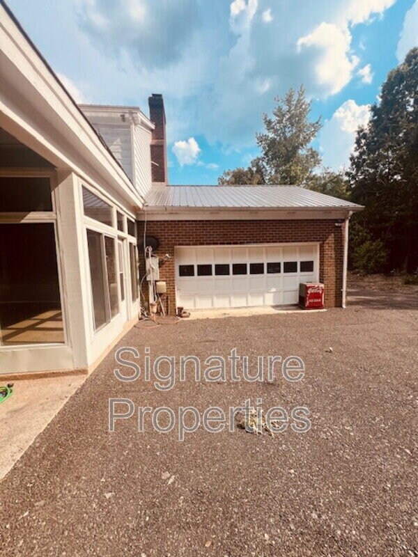Building Photo - 13225 Old Happy Hill Rd
