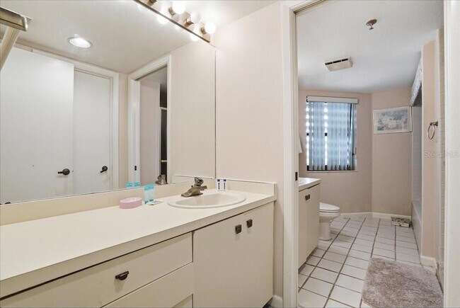 Building Photo - 5611 Gulf of Mexico Dr