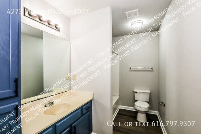 Building Photo - 4273 Villas Dr