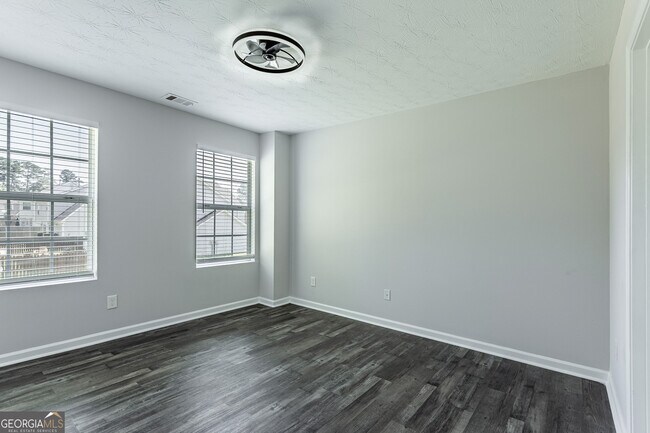 Building Photo - 2 Belmont Park Dr