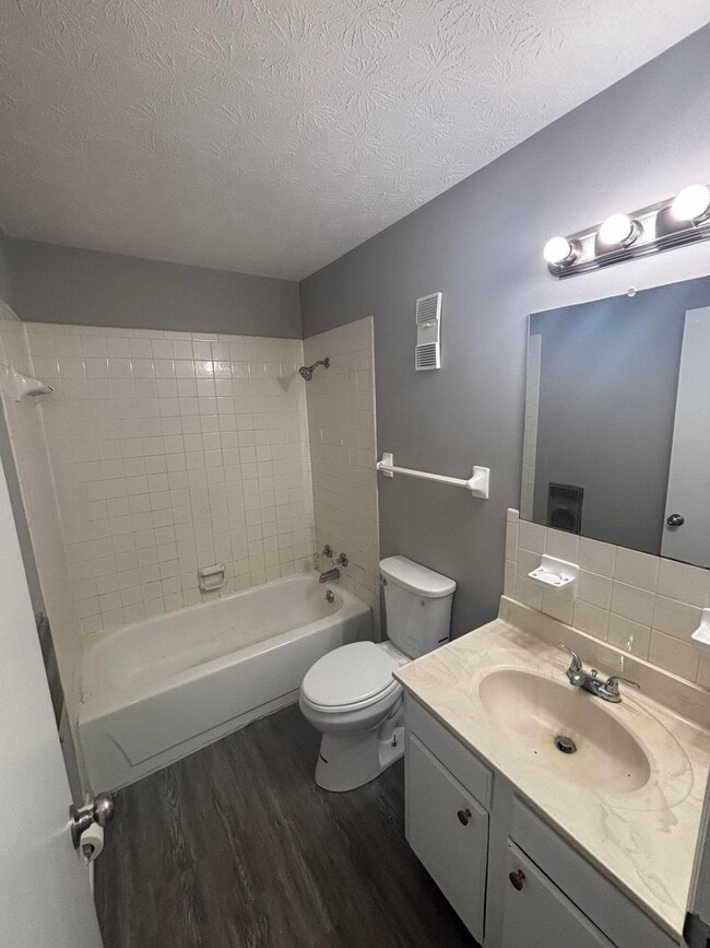Building Photo - 315 Garden Park Dr