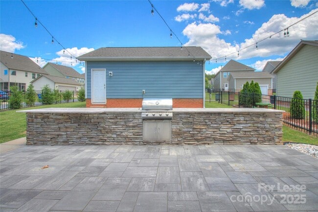 Building Photo - 3007 Silverwood Dr
