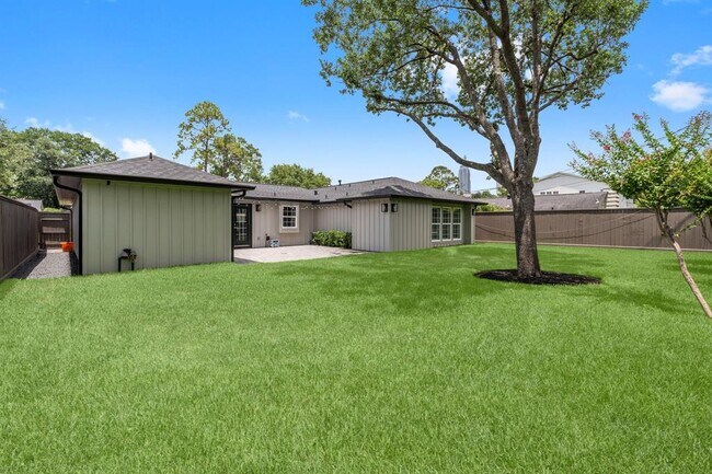 Building Photo - 5521 Lincrest Ln